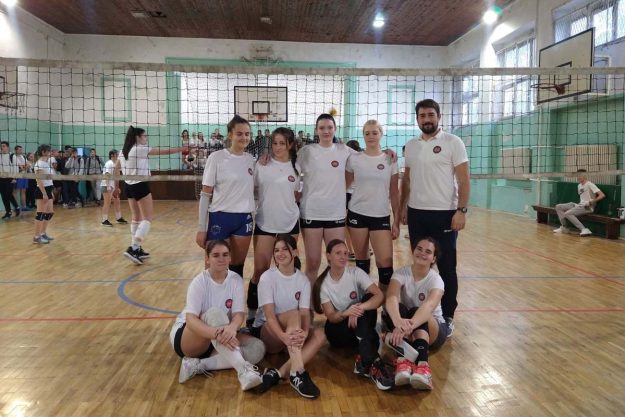 Odbojkašice sa trenerom