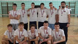 Odbojkaši sa trenerom