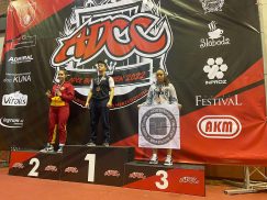 Grupna slika prve tri takmičarke na turniru