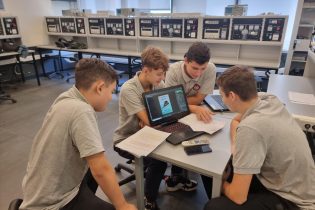 Đaci zajedničkim snagama rešavaju zadatke