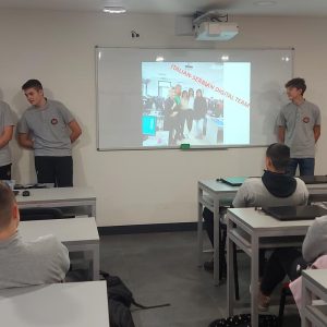 Učenici na predavanju u učionici