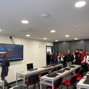 Pozdravljanje đaka i nastavnice