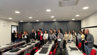 Napuštanje učionice od strane članova projekta