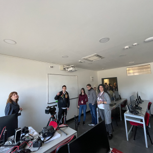 Učesnici se smeštaju u učionicu