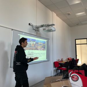 Učenik ima prezentaciju